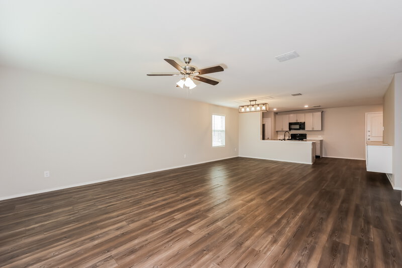 2,260/Mo, 1124 Skyline Dr Hutchins, TX 75141 Living Room View 2