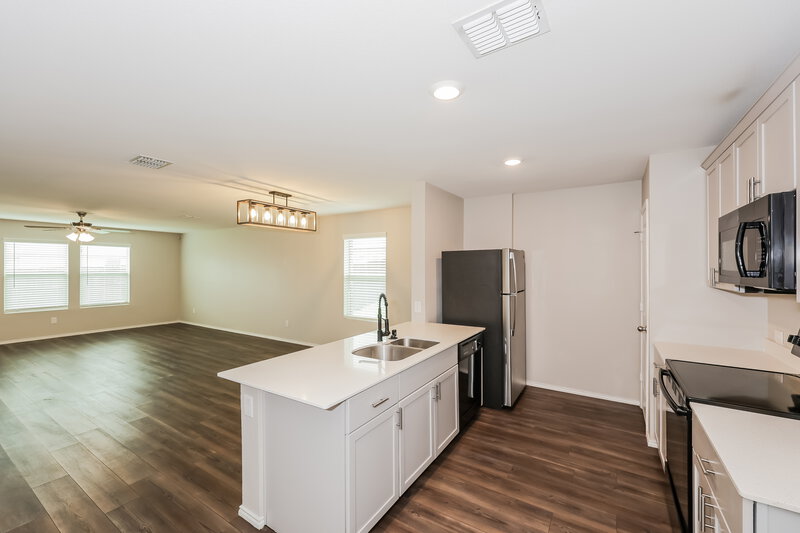 2,260/Mo, 1124 Skyline Dr Hutchins, TX 75141 Kitchen View