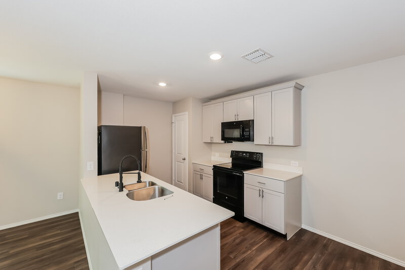 2,260/Mo, 1124 Skyline Dr Hutchins, TX 75141 Kitchen View 2