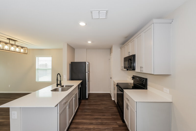 2,260/Mo, 1124 Skyline Dr Hutchins, TX 75141 Kitchen View 3