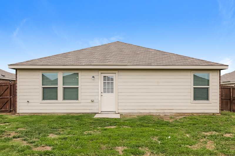 2,260/Mo, 1124 Skyline Dr Hutchins, TX 75141 Rear View 2