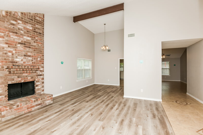 2,410/Mo, 2119 Belmont Park Dr Arlington, TX 76017 Living Room View 2