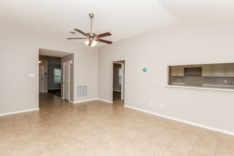 2,410/Mo, 2119 Belmont Park Dr Arlington, TX 76017 Family Room View 2