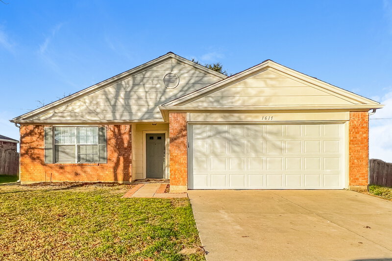 2,200/Mo, 1617 Columbia Dr Glenn Heights, TX 75154 External View