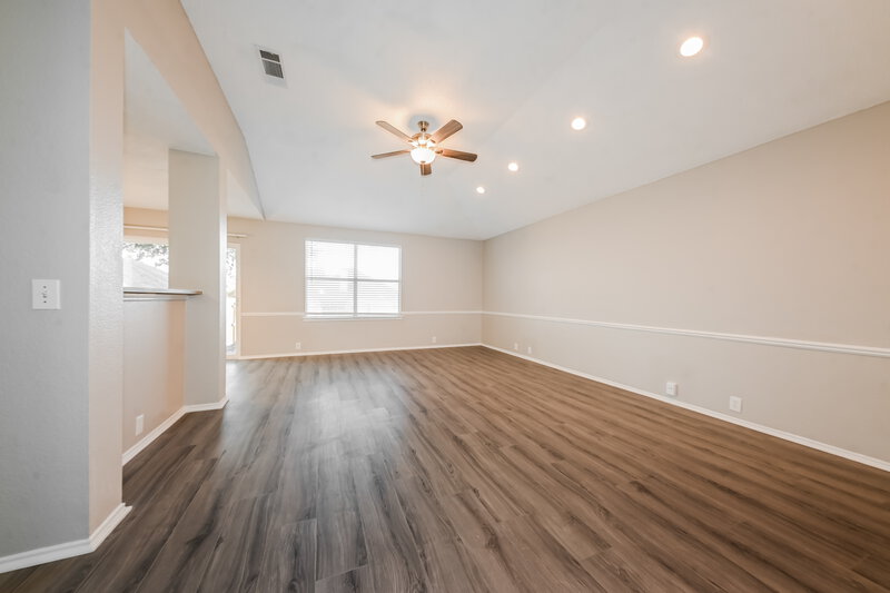 2,200/Mo, 1617 Columbia Dr Glenn Heights, TX 75154 Living Room View