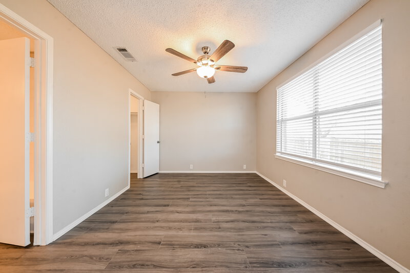 2,200/Mo, 1617 Columbia Dr Glenn Heights, TX 75154 Main Bedroom View