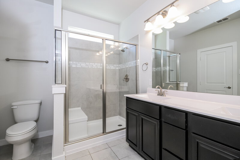 2,375/Mo, 2300 Paxton Way Denton, TX 76209 Main Bathroom View