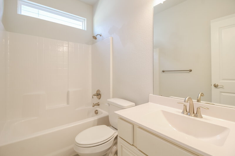 2,375/Mo, 2300 Paxton Way Denton, TX 76209 Bathroom View