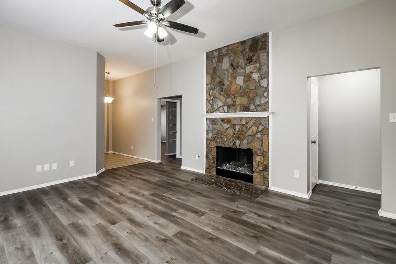 2,405/Mo, 920 Cruise St Denton, TX 76207 Living Room View 2