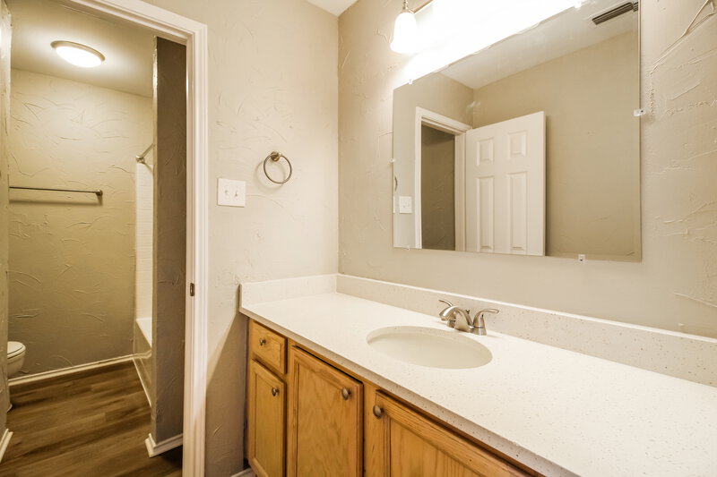 2,405/Mo, 920 Cruise St Denton, TX 76207 Bathroom View