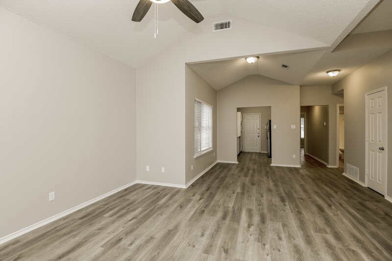 1,695/Mo, 5708 Shady Springs Trl Fort Worth, TX 76179 Living Room View