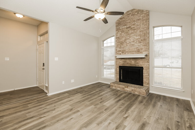 1,695/Mo, 5708 Shady Springs Trl Fort Worth, TX 76179 Living Room View 2