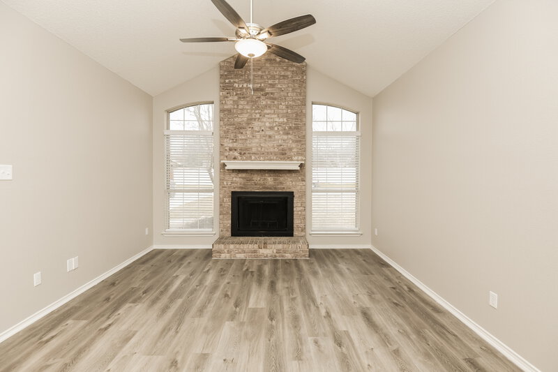 1,695/Mo, 5708 Shady Springs Trl Fort Worth, TX 76179 Living Room View 3