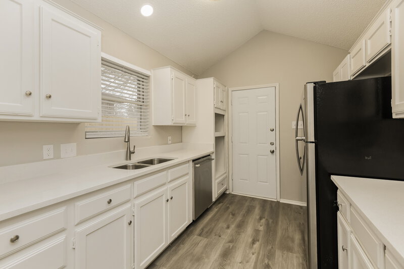 1,695/Mo, 5708 Shady Springs Trl Fort Worth, TX 76179 Kitchen View