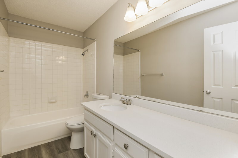 1,695/Mo, 5708 Shady Springs Trl Fort Worth, TX 76179 Bathroom View