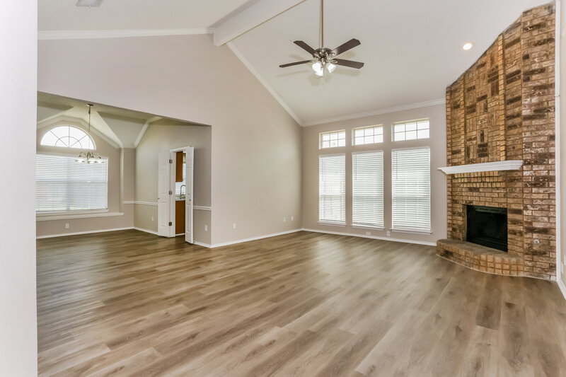 2,390/Mo, 532 Saddle Head Dr Desoto, TX 75115 Living Room View 2