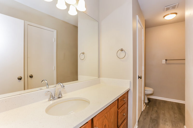 1,815/Mo, 825 Cruise St Denton, TX 76207 Main Bathroom View