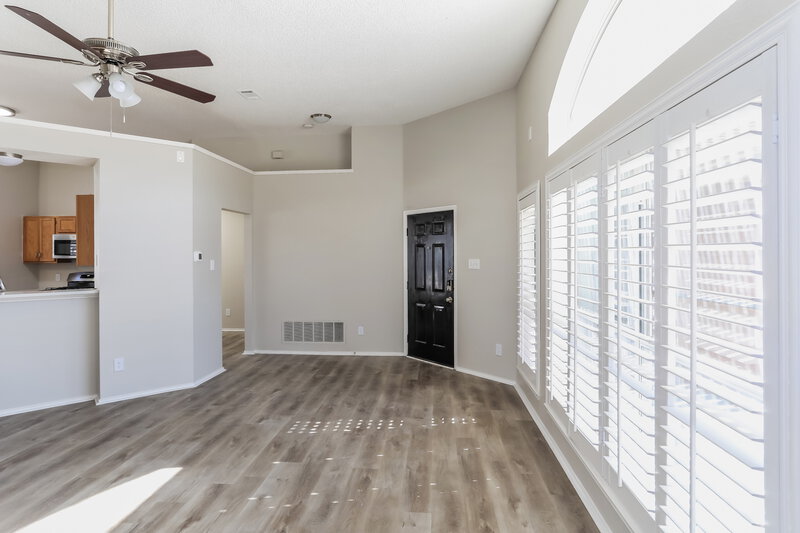 2,250/Mo, 2617 Crystal Falls Dr Mesquite, TX 75181 Living Room View