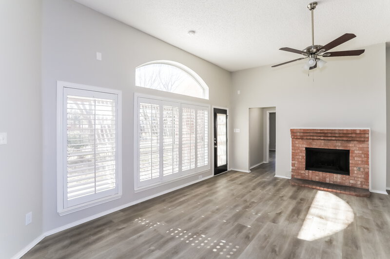 2,250/Mo, 2617 Crystal Falls Dr Mesquite, TX 75181 Living Room View 2