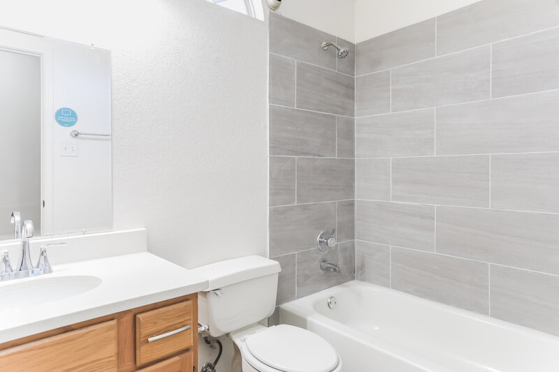 2,250/Mo, 2617 Crystal Falls Dr Mesquite, TX 75181 Bathroom View