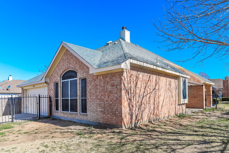 2,250/Mo, 2617 Crystal Falls Dr Mesquite, TX 75181 Side View