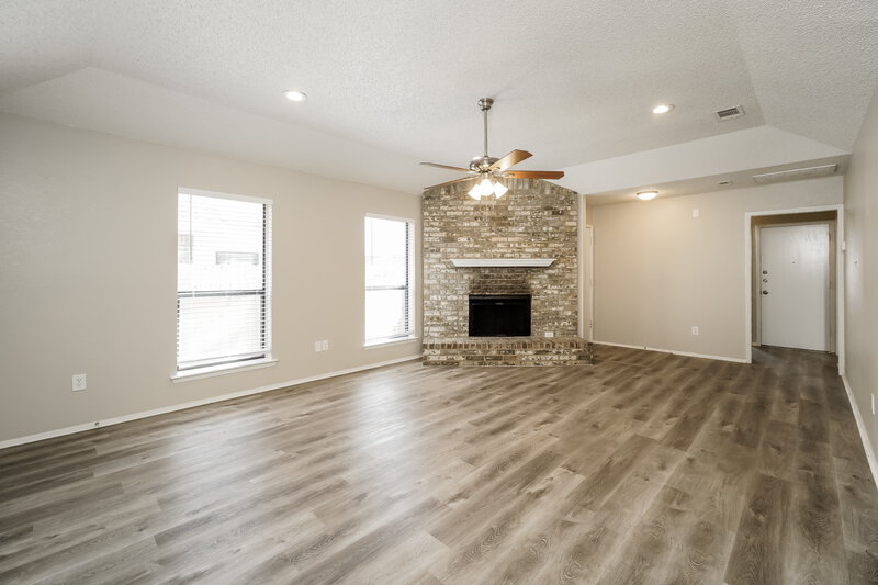 1,970/Mo, 10312 Lone Pine Ln Fort Worth, TX 76108 Living Room View