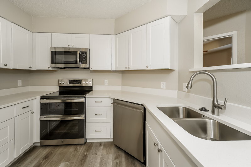 1,970/Mo, 10312 Lone Pine Ln Fort Worth, TX 76108 Kitchen View 2
