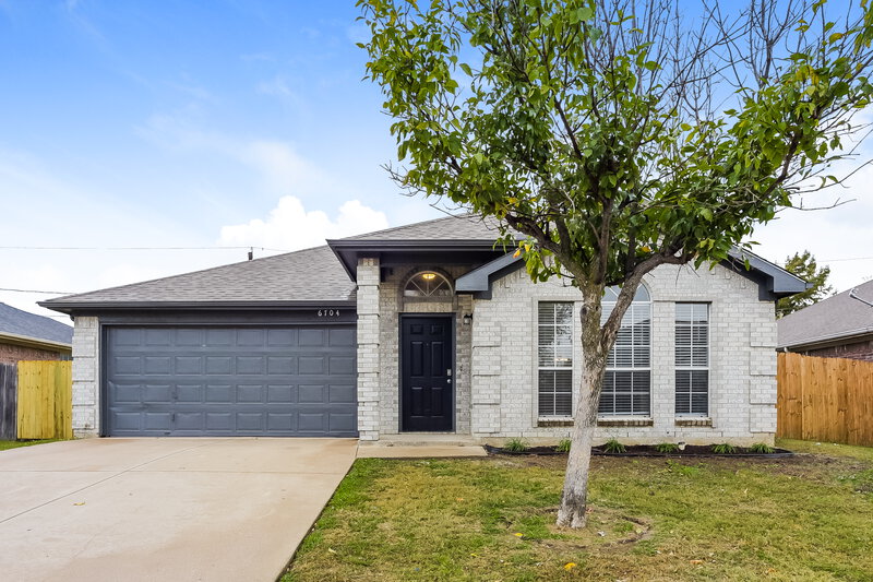 2,310/Mo, 6704 Clear Creek Dr Arlington, TX 76001 External View