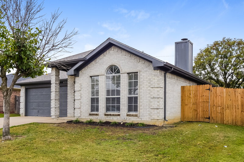 2,310/Mo, 6704 Clear Creek Dr Arlington, TX 76001 Front View