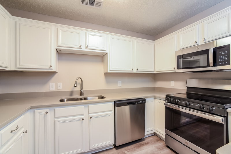 2,310/Mo, 6704 Clear Creek Dr Arlington, TX 76001 Kitchen View 2