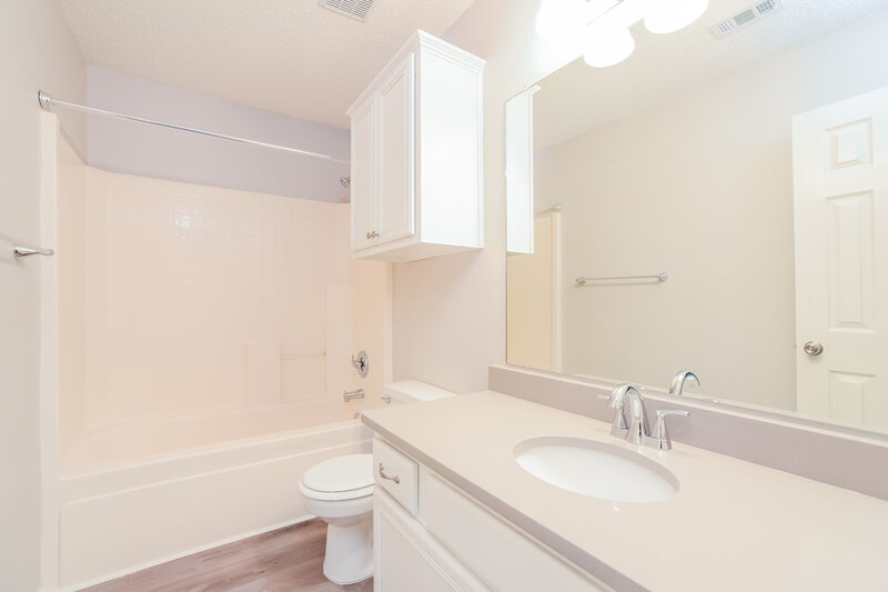 2,310/Mo, 6704 Clear Creek Dr Arlington, TX 76001 Bathroom View