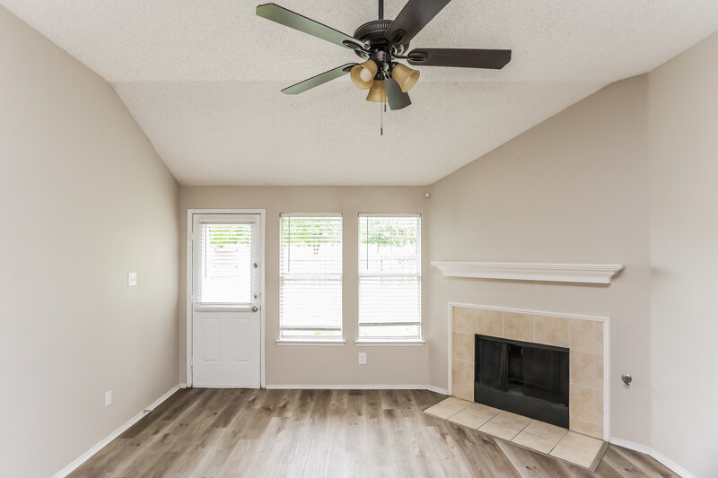 2,060/Mo, 1105 Alexandria Dr Forney, TX 75126 Living Room View 2