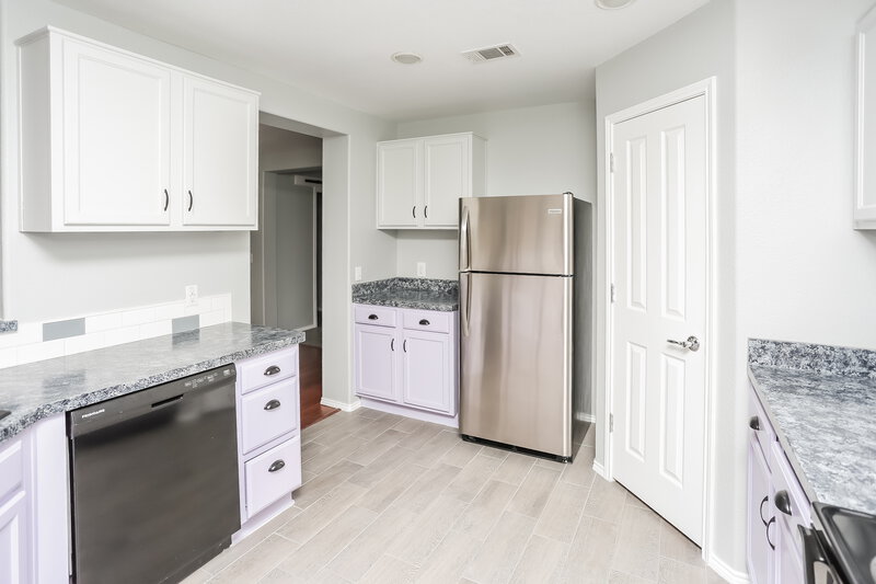2,255/Mo, 4509 Sheldon Trl Fort Worth, TX 76244 Kitchen View