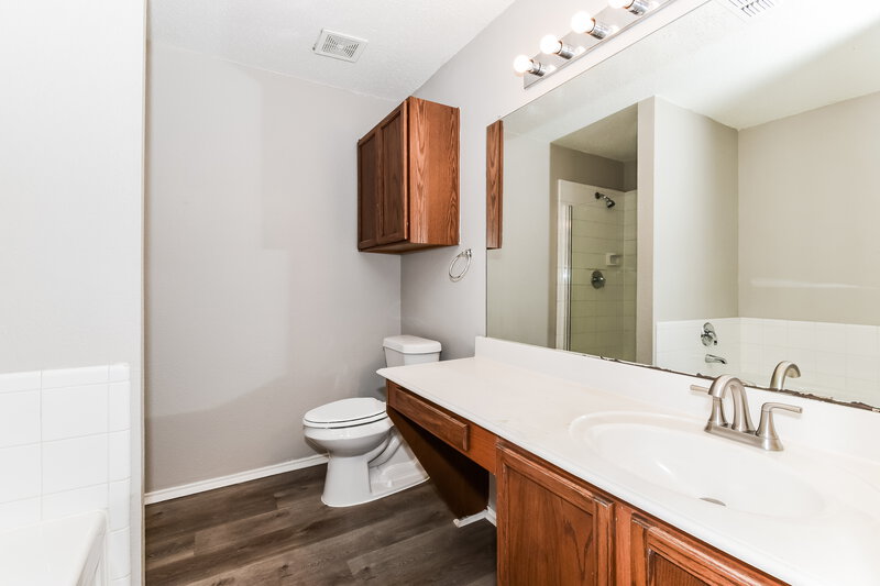 1,725/Mo, 1034 Hampton Dr Forney, TX 75126 Main Bathroom View