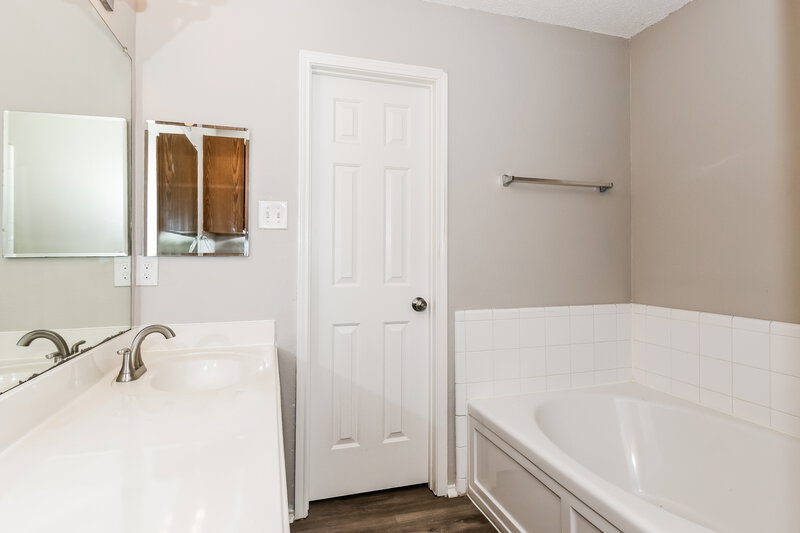 1,725/Mo, 1034 Hampton Dr Forney, TX 75126 Main Bathroom View 2