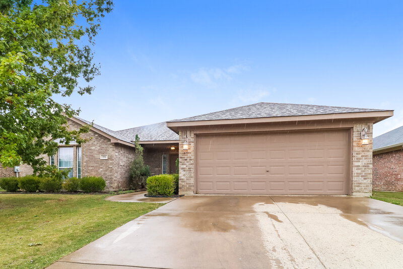 2,195/Mo, 950 Winepress Rd Burleson, TX 76028 External View