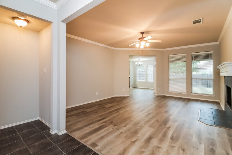 2,195/Mo, 950 Winepress Rd Burleson, TX 76028 Living Room View