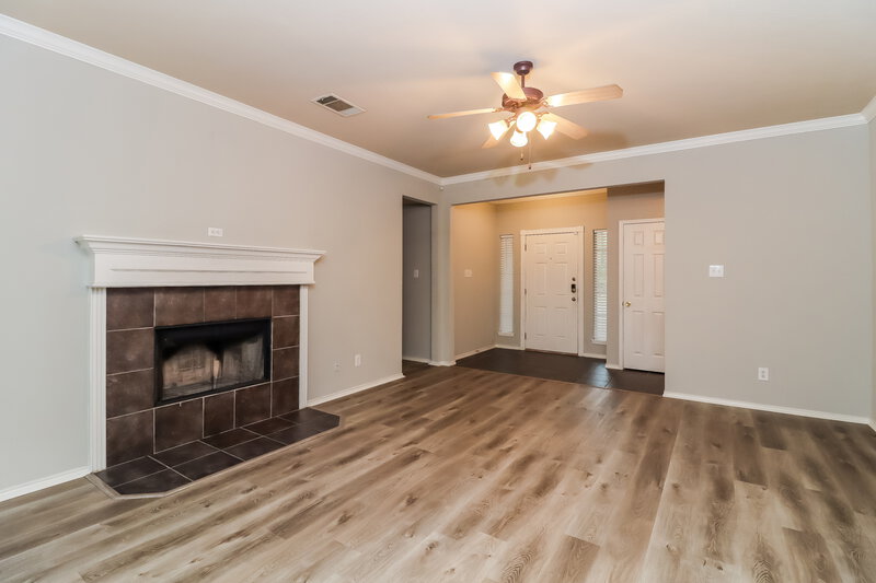2,195/Mo, 950 Winepress Rd Burleson, TX 76028 Living Room View 2