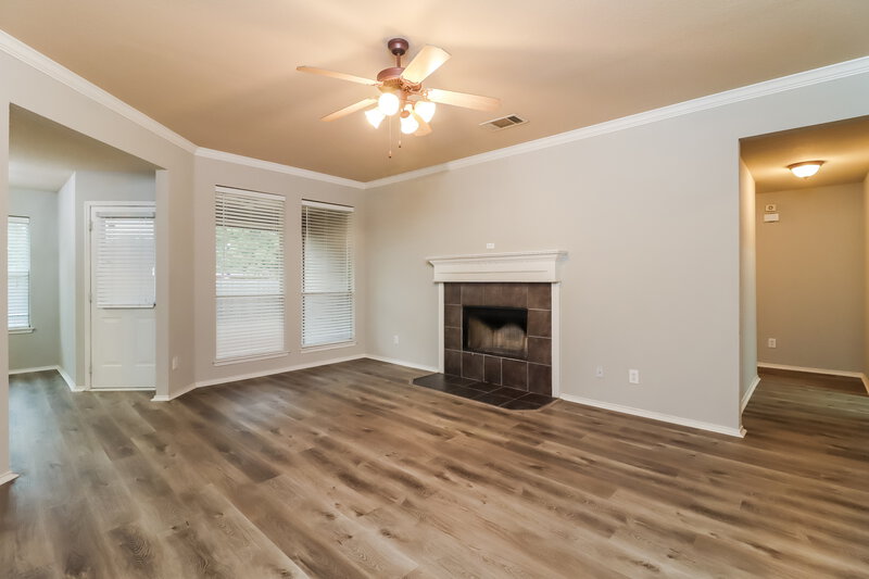 2,195/Mo, 950 Winepress Rd Burleson, TX 76028 Living Room View 3