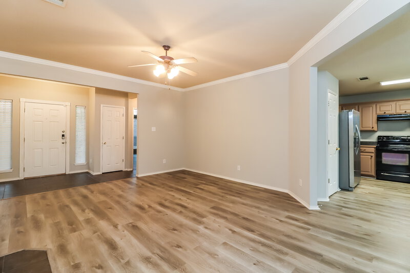 2,195/Mo, 950 Winepress Rd Burleson, TX 76028 Living Room View 4