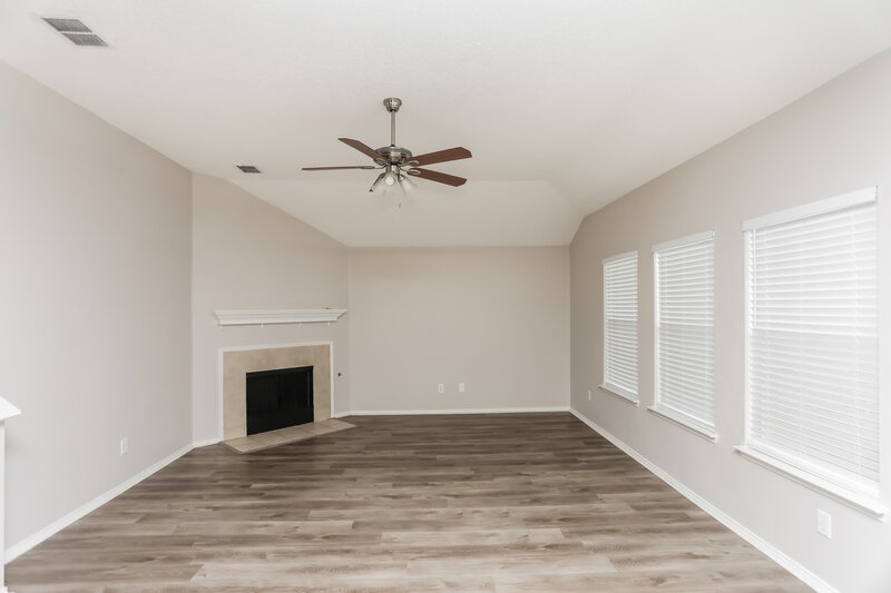 2,250/Mo, 1203 Hampton Dr Forney, TX 75126 Living Room View 3