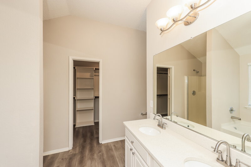2,135/Mo, 1203 Hampton Dr Forney, TX 75126 Main Bathroom View