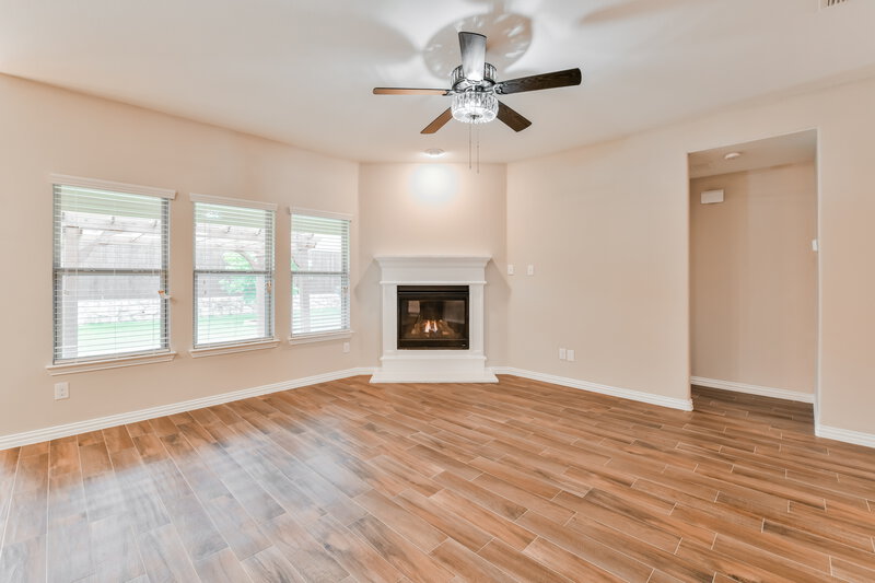 2,520/Mo, 818 Silverbell St Princeton, TX 75407 Living Room View