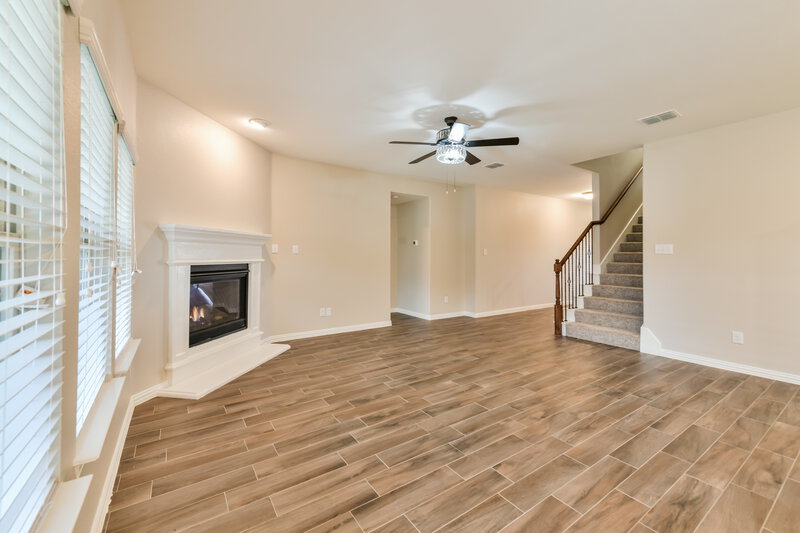 2,520/Mo, 818 Silverbell St Princeton, TX 75407 Living Room View 2