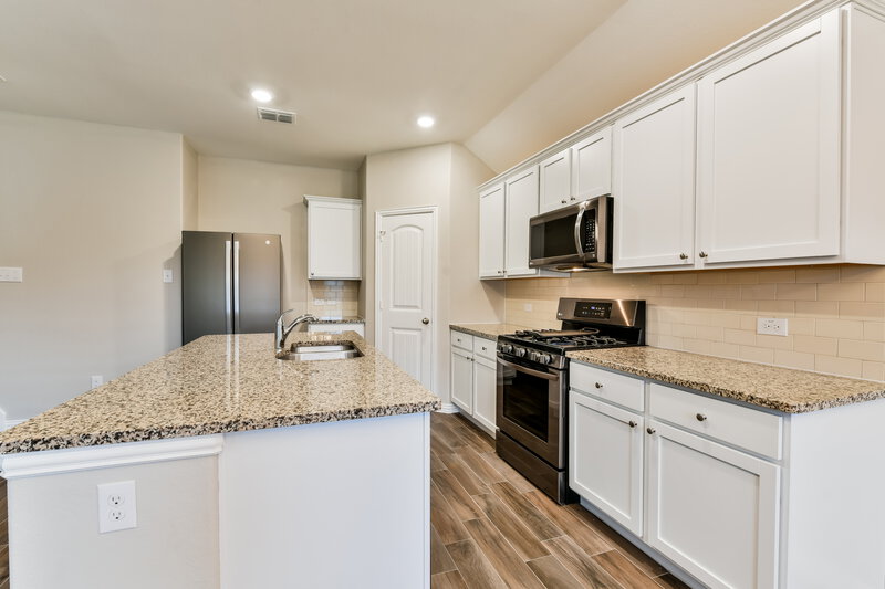 2,520/Mo, 818 Silverbell St Princeton, TX 75407 Kitchen View