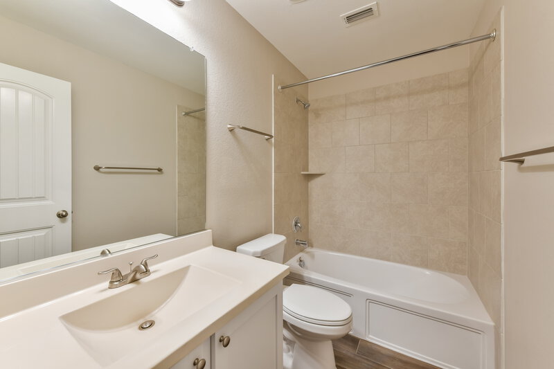 2,520/Mo, 818 Silverbell St Princeton, TX 75407 Bathroom View