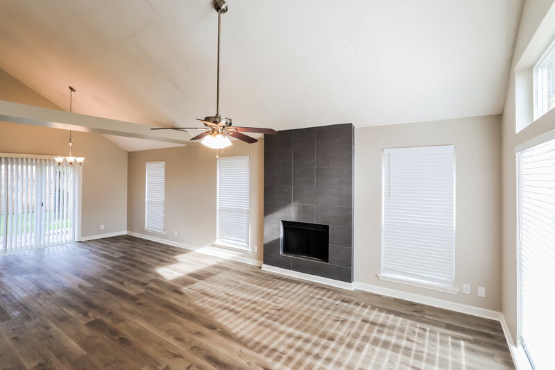 2,250/Mo, 5320 Rowcrop Dr Arlington, TX 76017 Living Room View