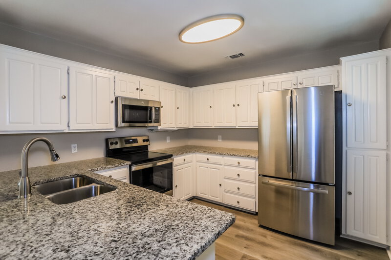 2,250/Mo, 5320 Rowcrop Dr Arlington, TX 76017 Kitchen View