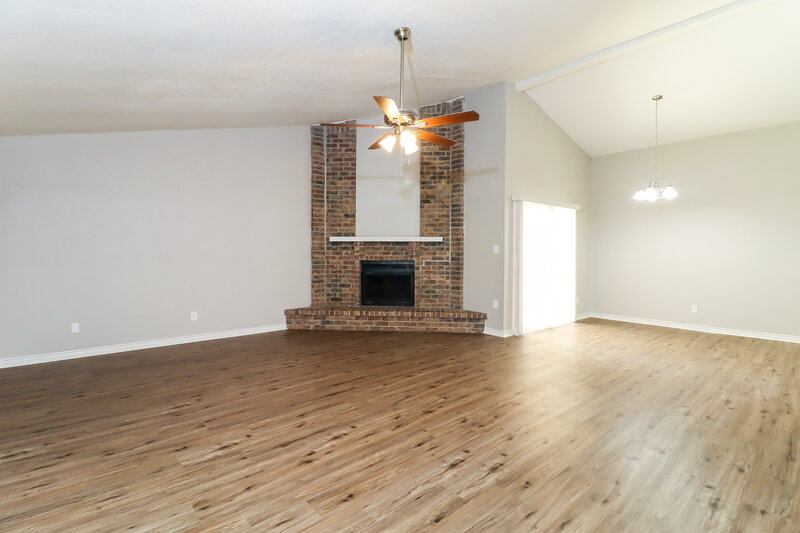 2,155/Mo, 3601 Landers Ln Arlington, TX 76014 Living Room View 2