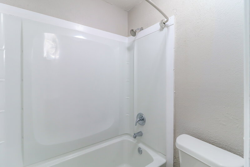 2,155/Mo, 3601 Landers Ln Arlington, TX 76014 Main Bathroom View